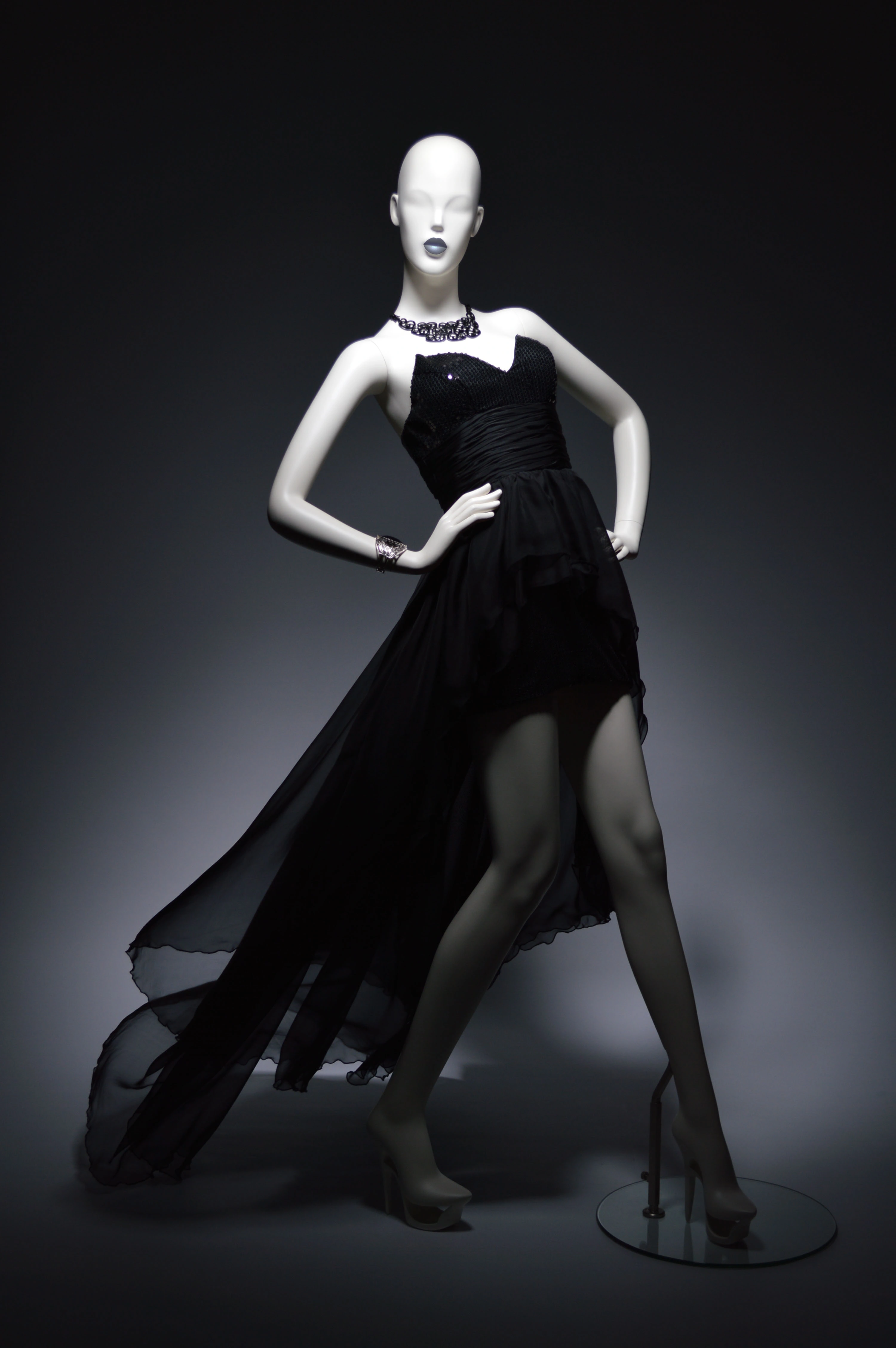 mannequins en vogue semi abstract fiber